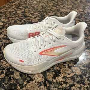 Brooks Hyperion Max 2 Women's Running Shoes White/Peach/Coral, Size 9 Medium B